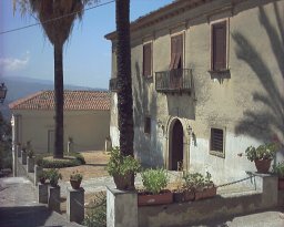 Palazzo de Falco: facciata centro storico